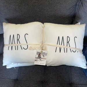 RAE DUNN | 3 piece pillow set